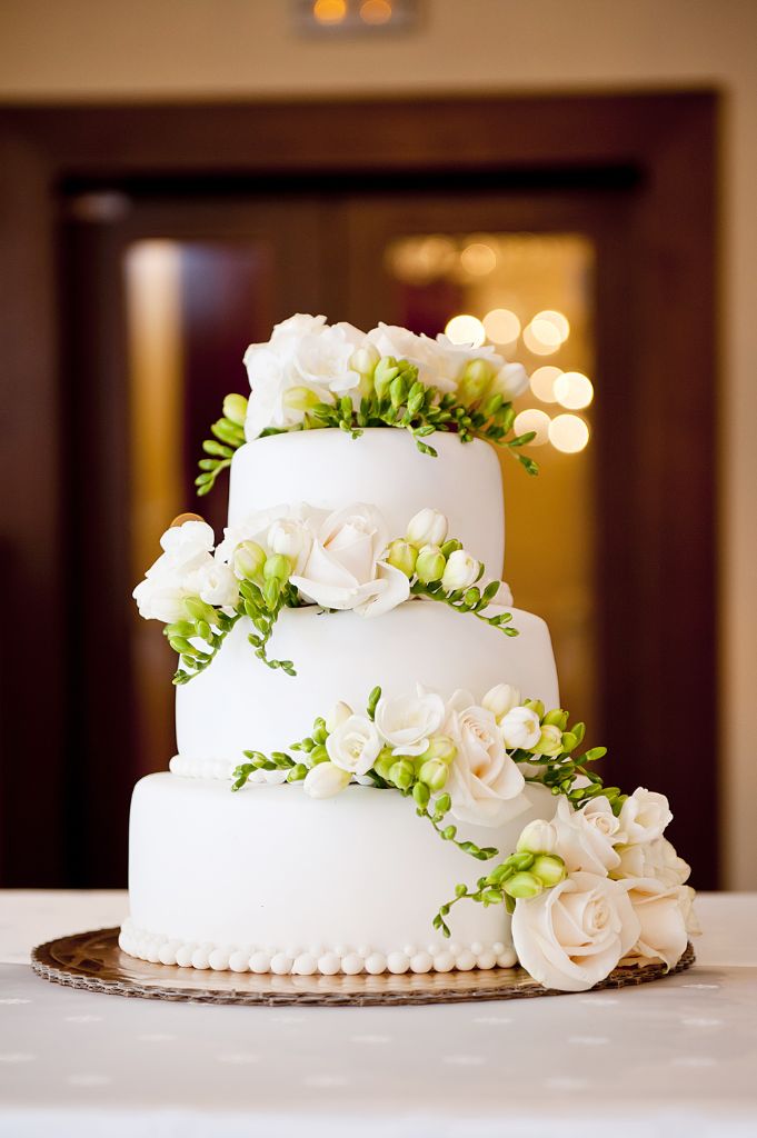 wedding cake at Northorpe Barn